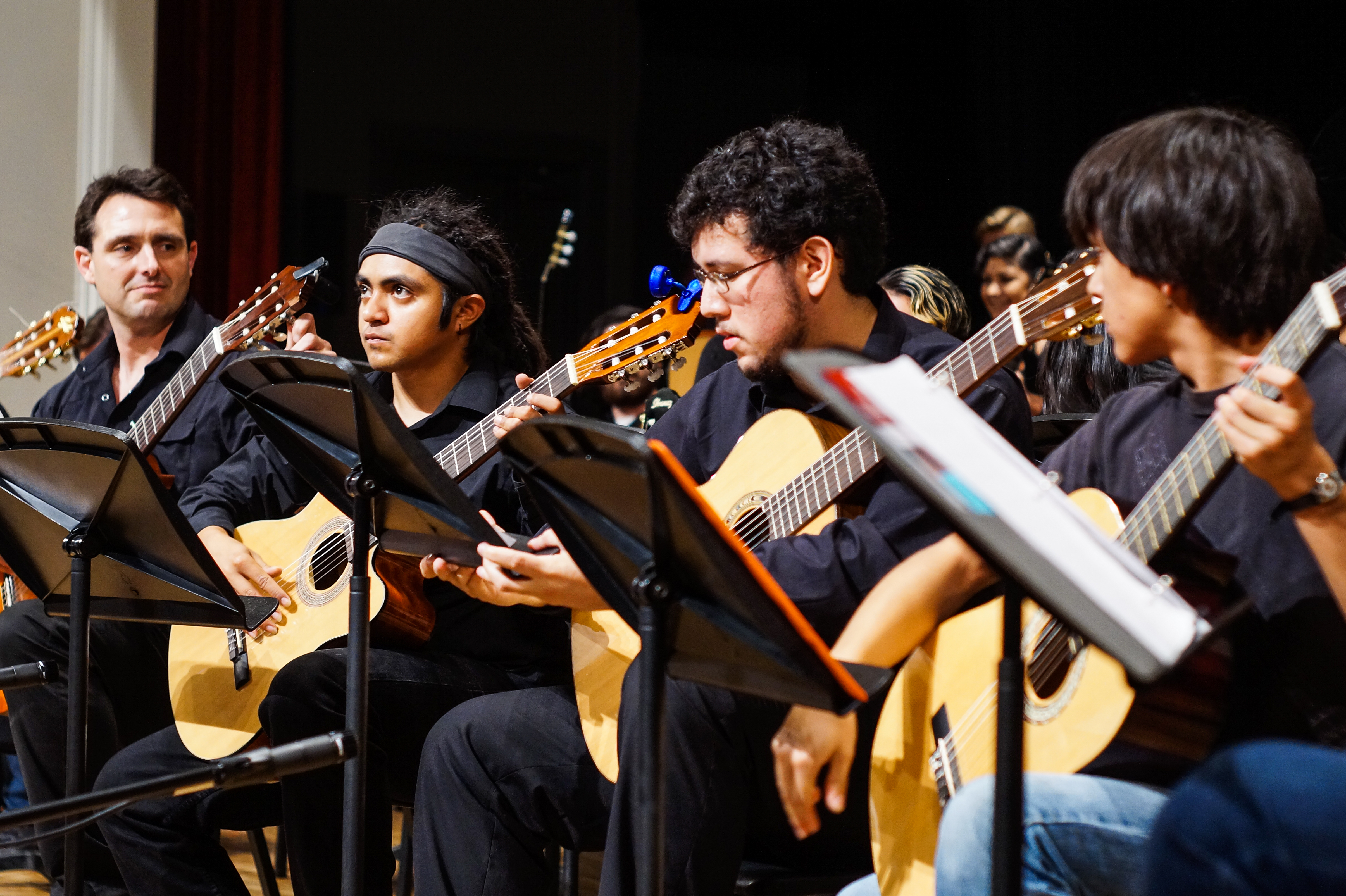      Six-String Showcase 