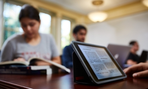 Students using tablet 